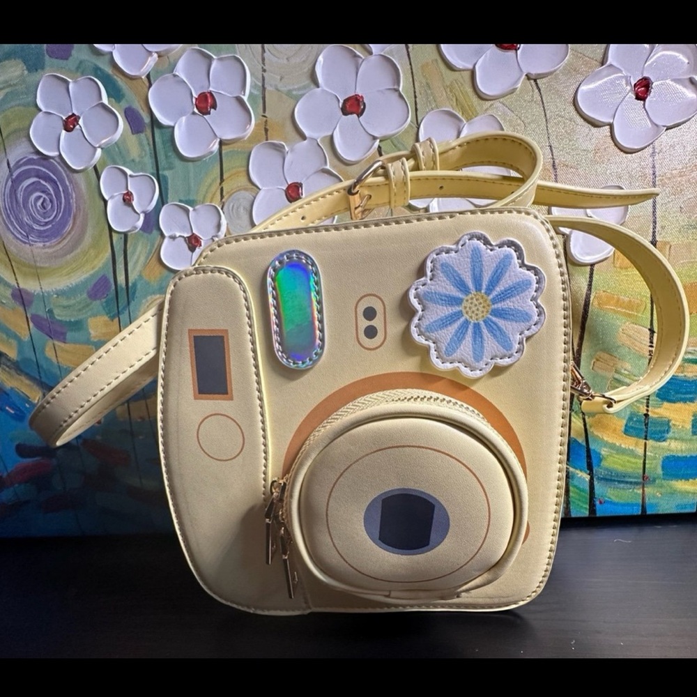 Bewaltz PU Leather “Oh Snap” Camera Novelty Handbag